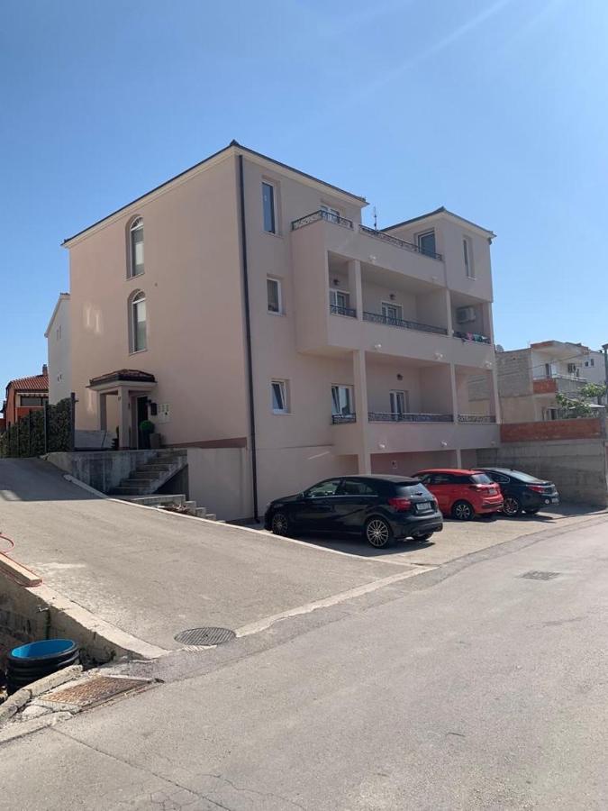 Studio Apartmant Leona With Parking Place 斯普利特 外观 照片